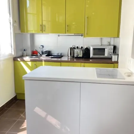 New 1 Bedroom In Folie-mericourtoberkampf Lägenhet