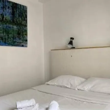 Lägenhet New 1 Bedroom In Folie-mericourtoberkampf Paris